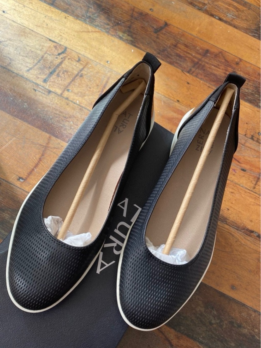 Naturalizer - Black Slip-On Women's Flats - Sz 10 - Picture 2 of 5